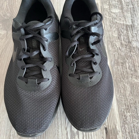 Nike Black Athletic Shoes with Cushioned Midsole - Picture 2 of 7